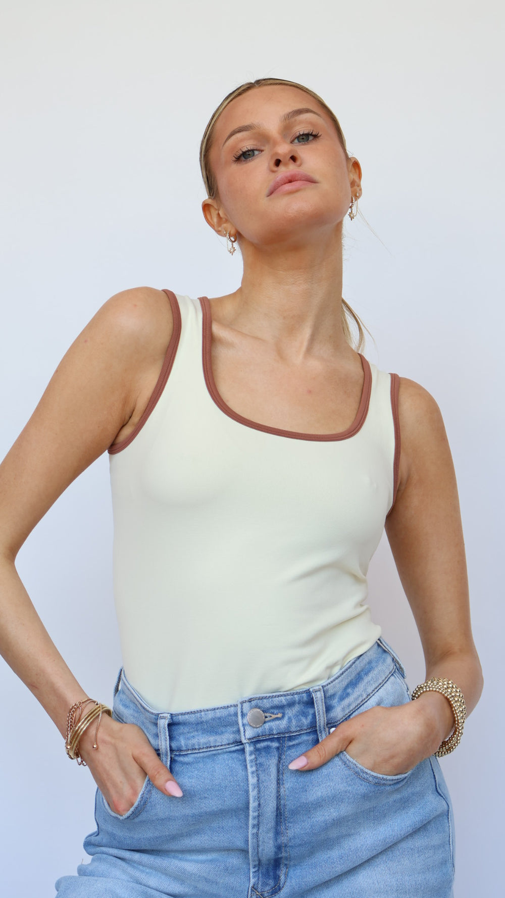 Contrast Trim Scoop Neck Tank