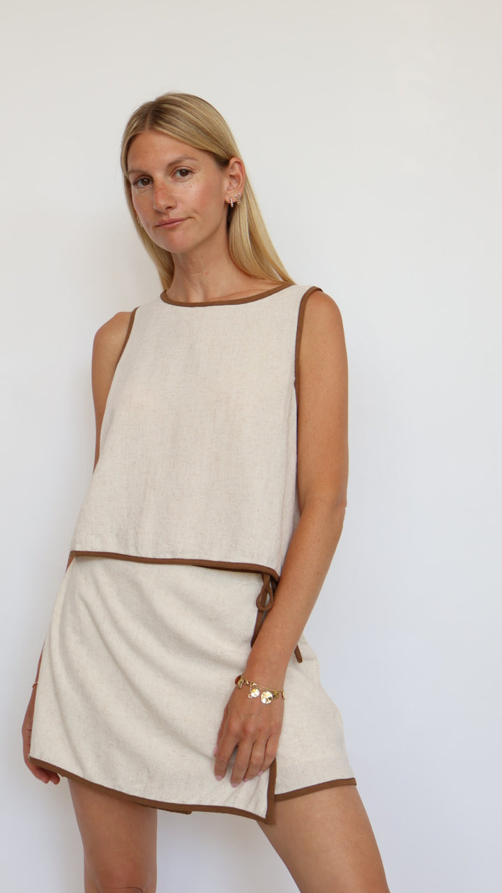 Contrast Piping Crop Top