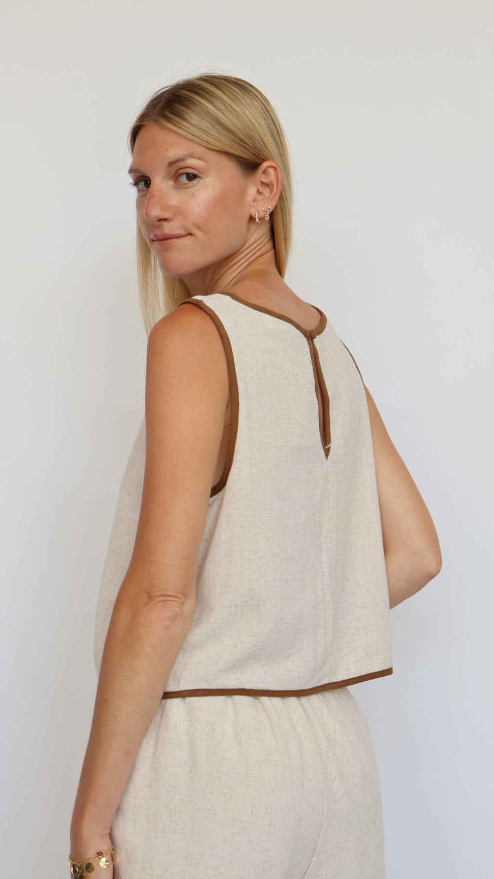 Contrast Piping Crop Top