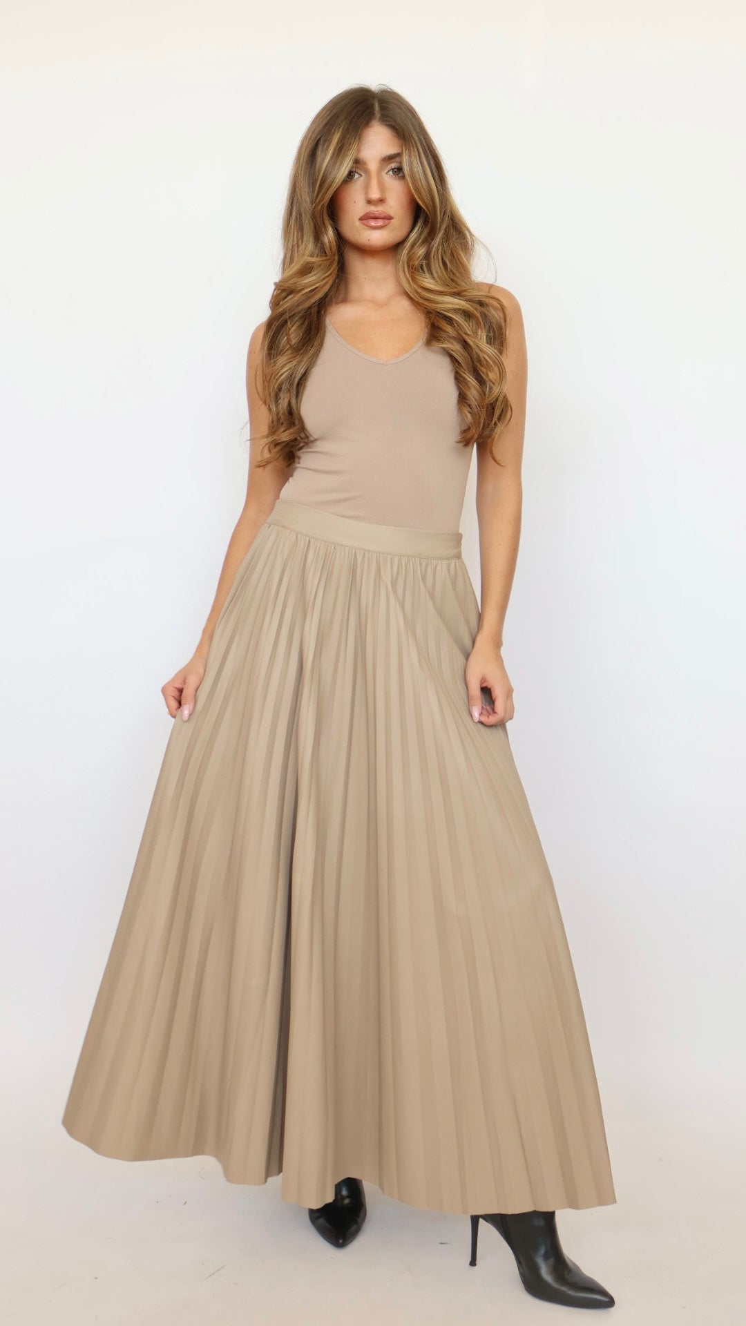 Skirts for Every Style: Effortlessly Feminine – Reign Boutique