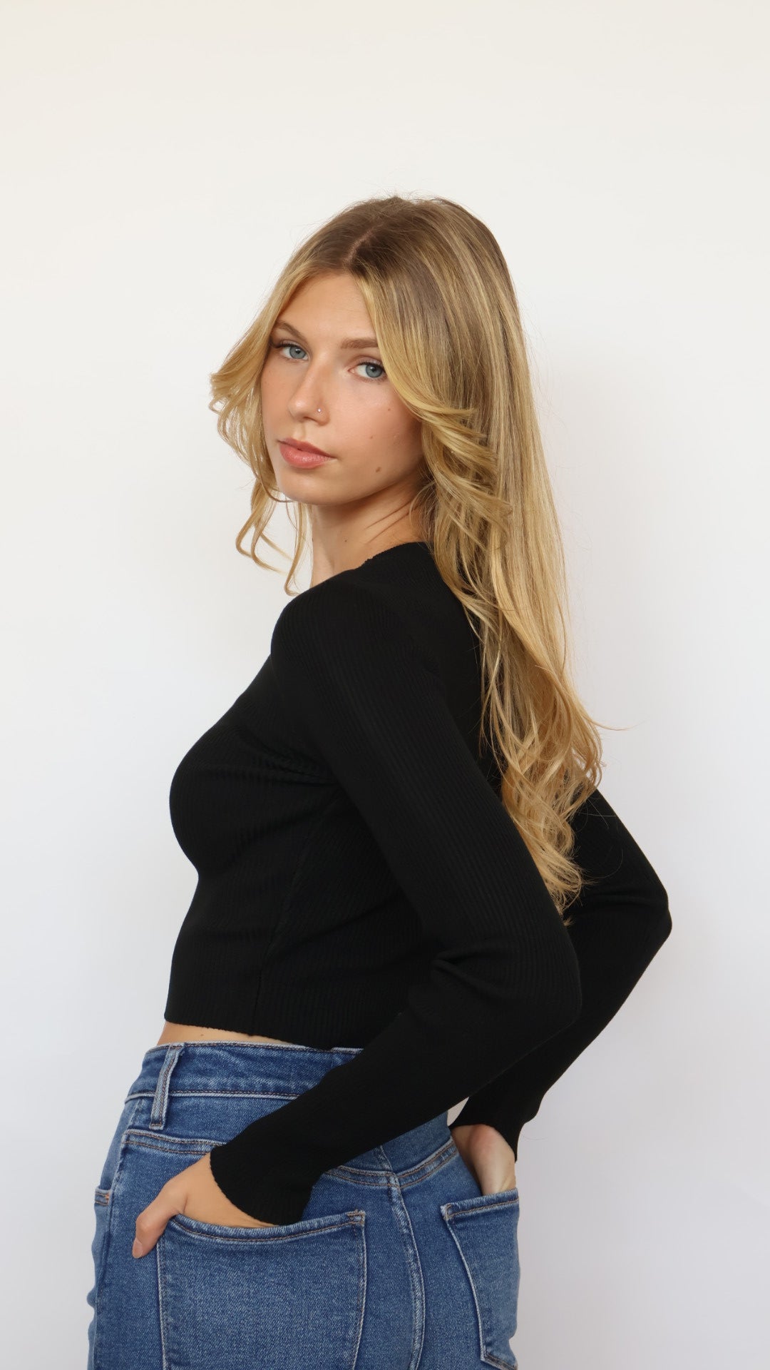 Round Neck Fitted Cropped Sweater