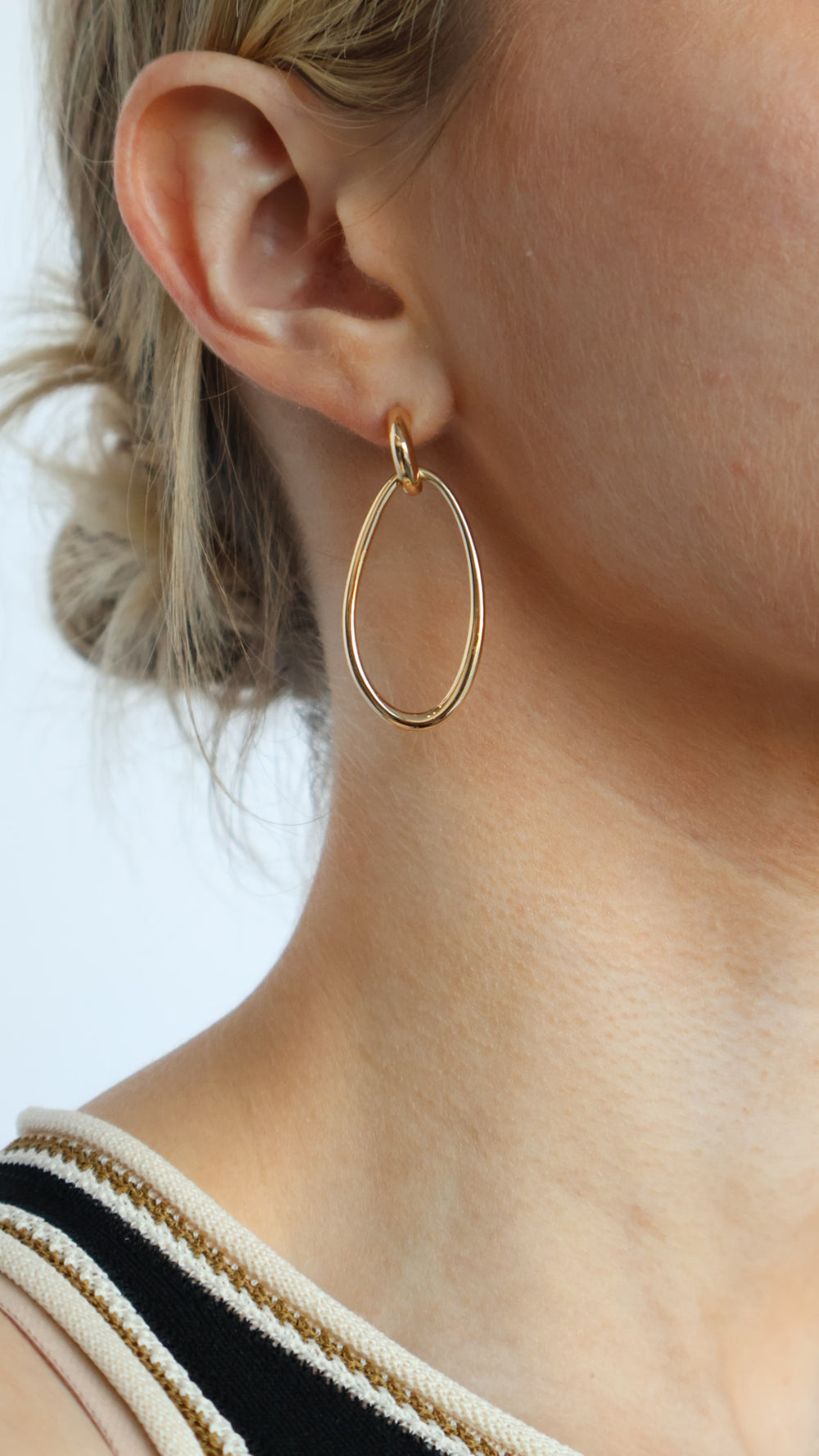 Oval Metallic Dangle Hoop Earrings