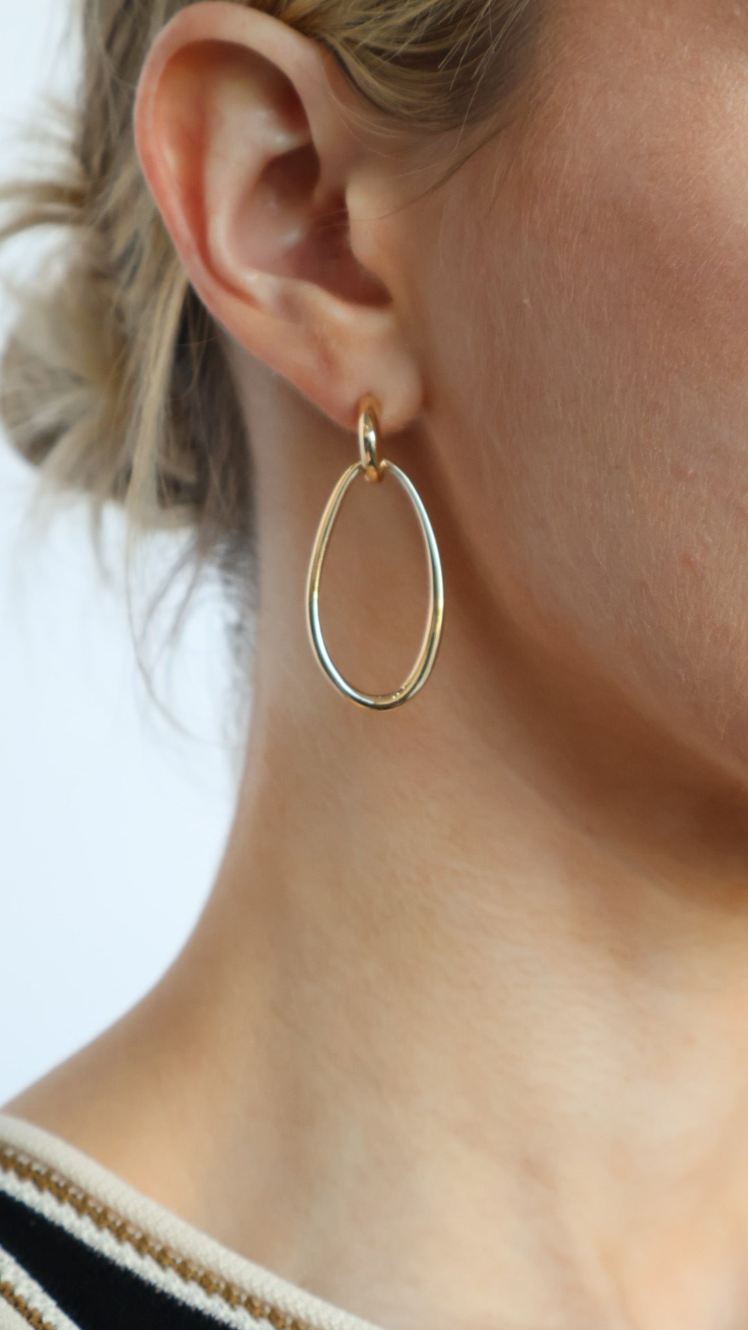 Oval Metallic Dangle Hoop Earrings