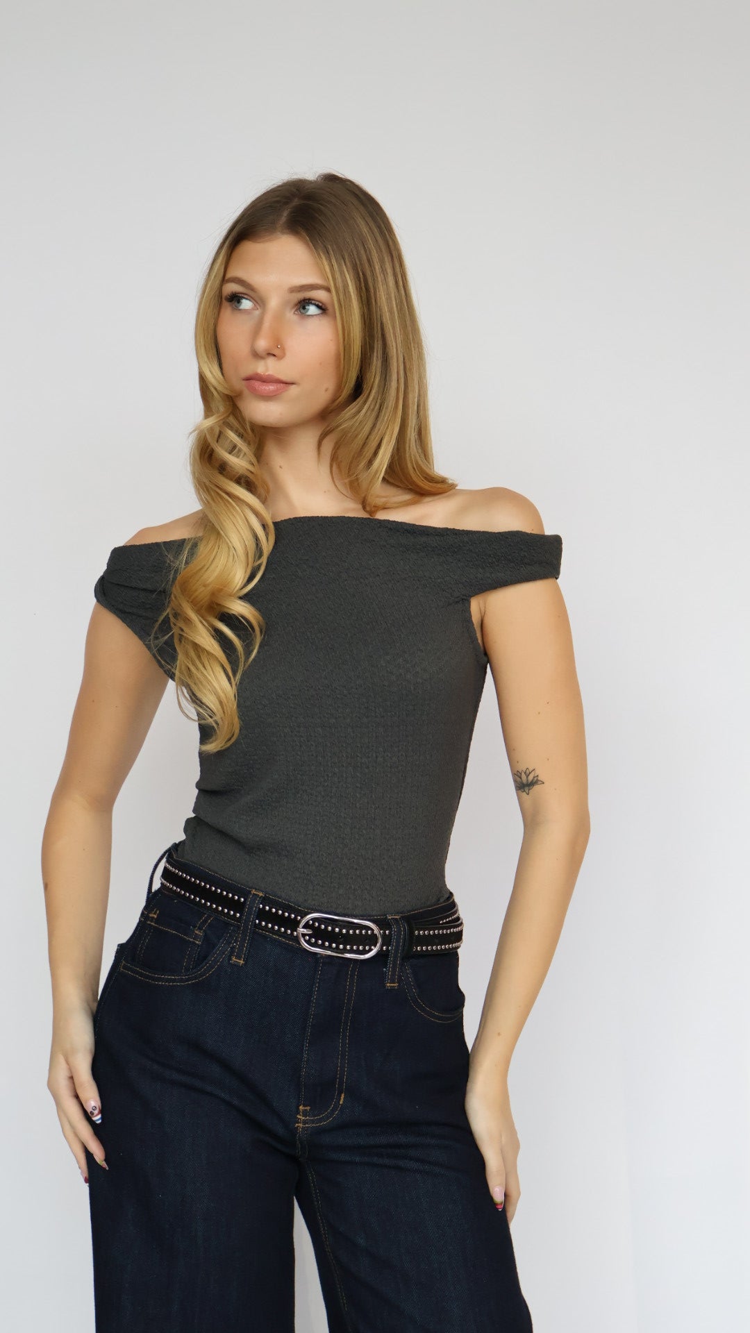 ASTR Lindy Off Shoulder Top