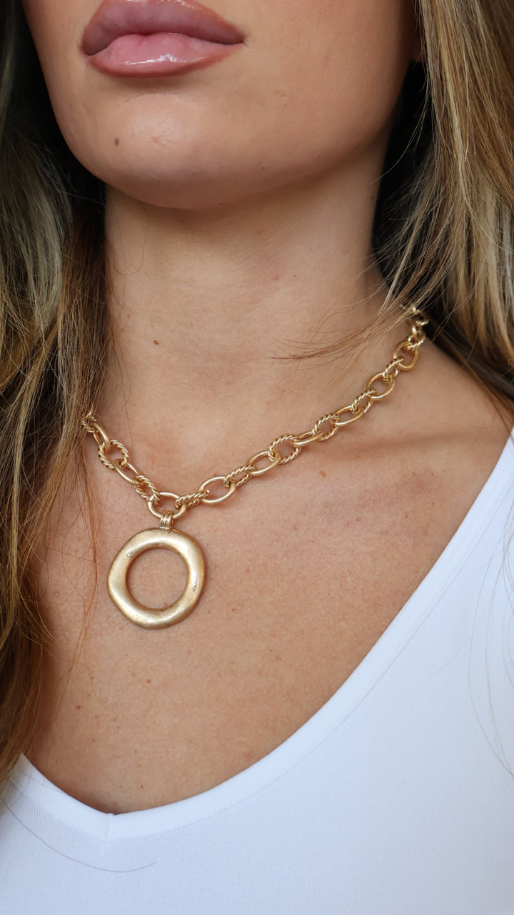 Worn O Detailed Necklace