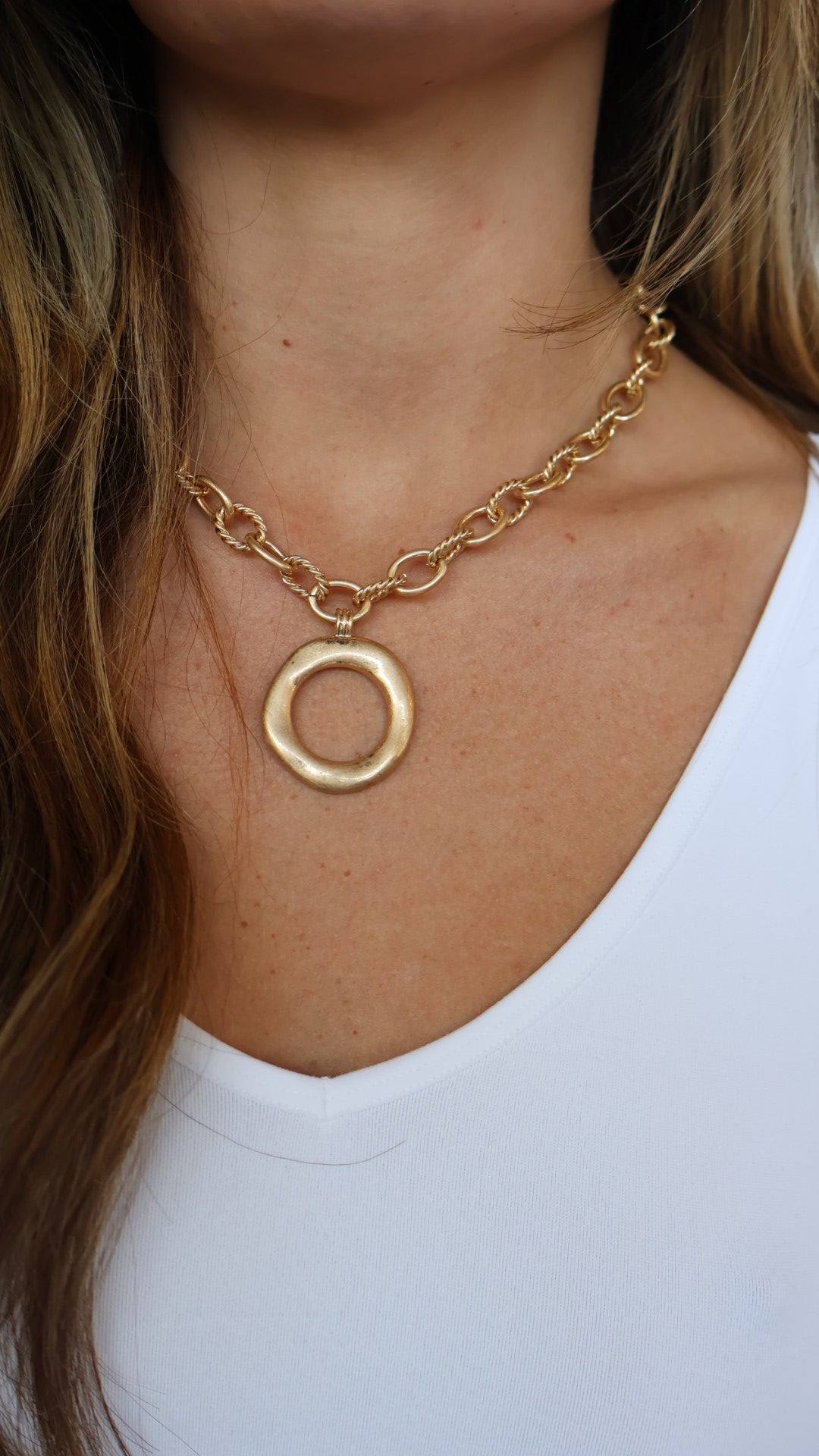 Worn O Detailed Necklace