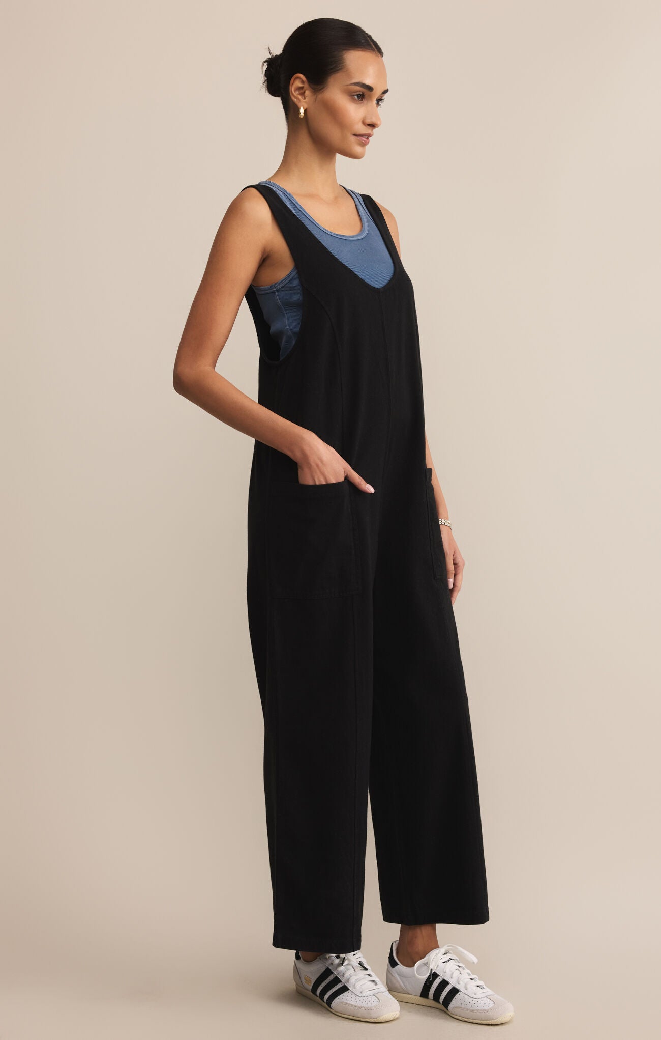 【新品・未使用】SZ Blockprints Jumpsuit　※根岸さん着用 SHE'S RICH OVERSIZED JUMPSUIT IN HEATHER GREY – AKIRA