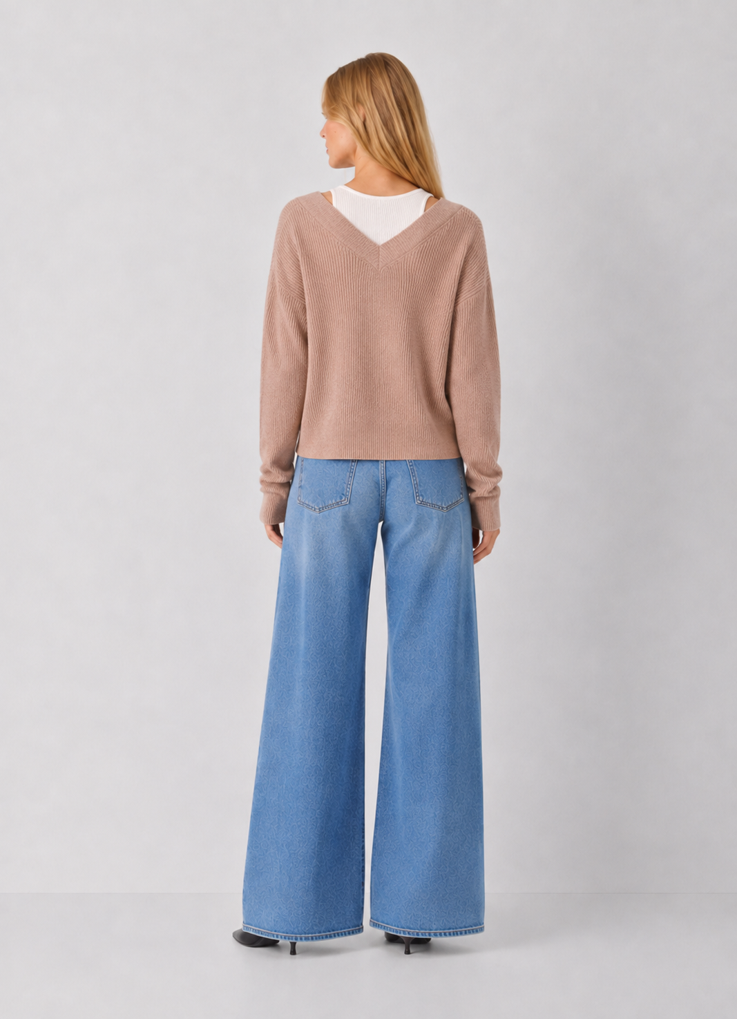 Elan Wren V-Neck Knit Sweater