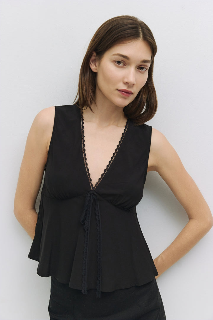 Arielle Sleeveless Blouse